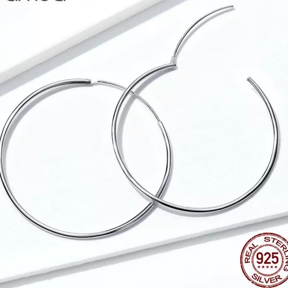 ✨925 Sterling Silver Hoop Earrings✨ - Picture 4 of 6